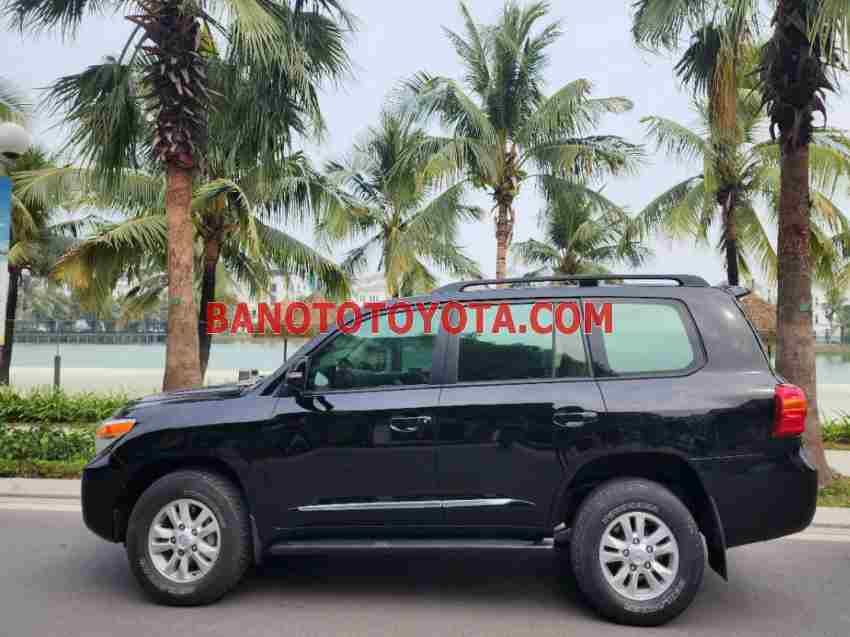 Cần bán nhanh Toyota Land Cruiser VX 4.6 V8 2015 cực đẹp