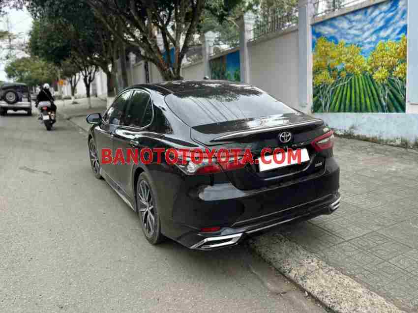 Toyota Camry 2.0Q năm 2021 cần bán