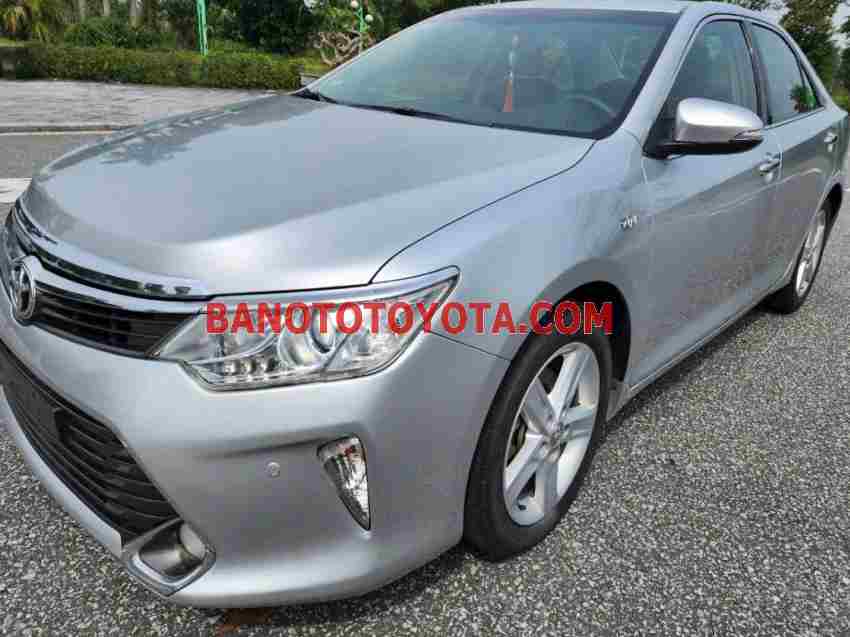 Cần bán xe Toyota Camry 2.5Q màu Bạc 2015