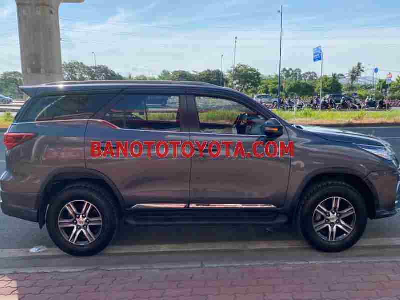 Cần bán gấp xe Toyota Fortuner 2.4G 4x2 MT năm 2018, màu Xám, Số tay