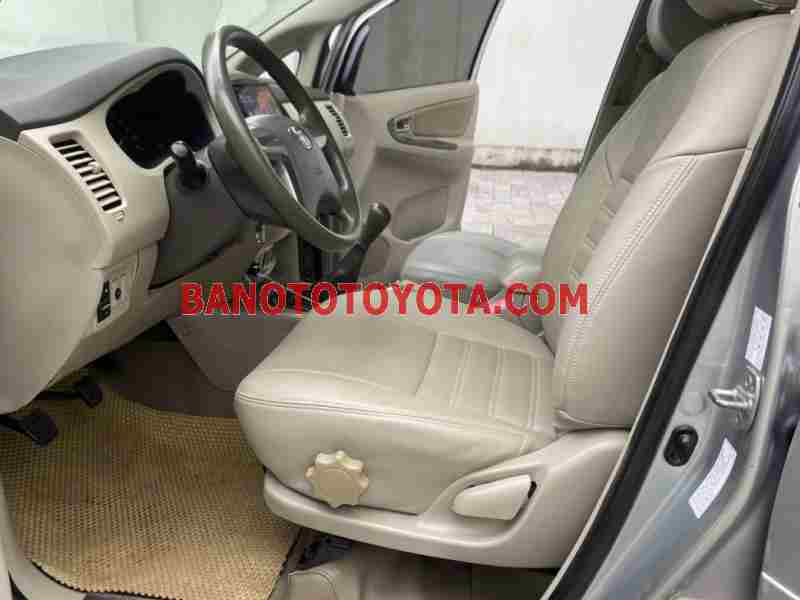 Cần bán gấp Toyota Innova 2.0E 2014 - Xe đẹp - Giá tốt