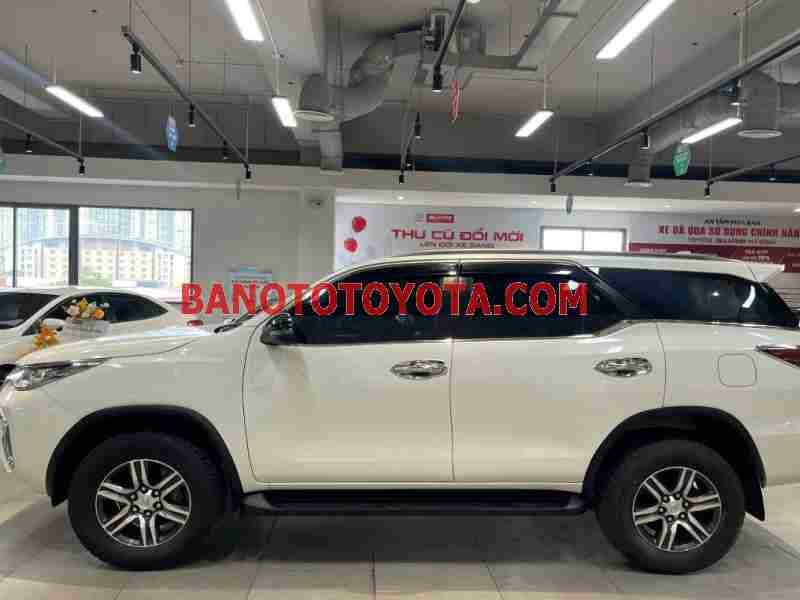 Cần bán xe Toyota Fortuner 2.7V 4x2 AT màu Trắng 2019