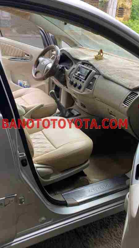 Cần bán Toyota Innova 2.0E 2014 - Số tay