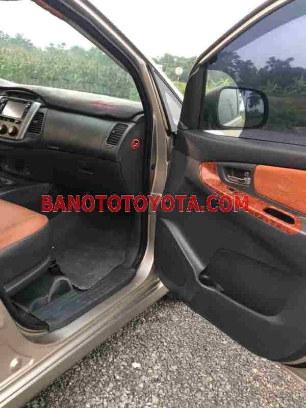 Toyota Innova 2.0E model 2013 xe chuẩn hết ý