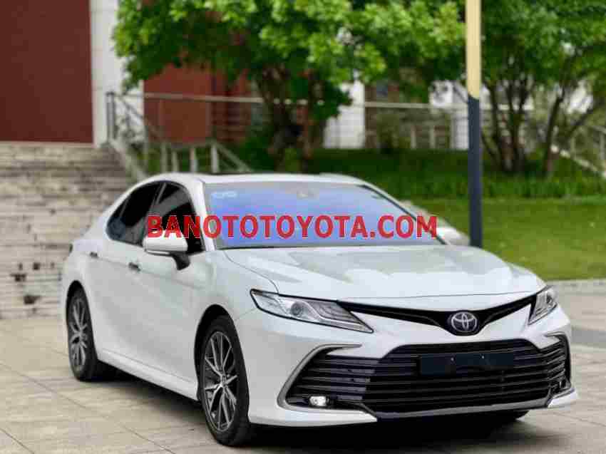 Toyota Camry 2.0Q 2022 giá cực tốt