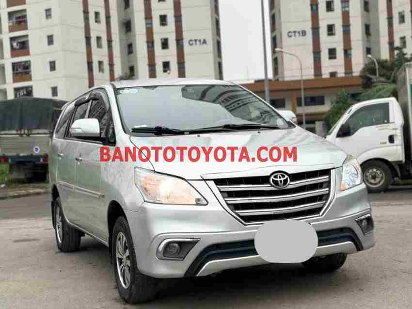 Cần bán gấp xe Toyota Innova 2.0E 2015 màu Bạc