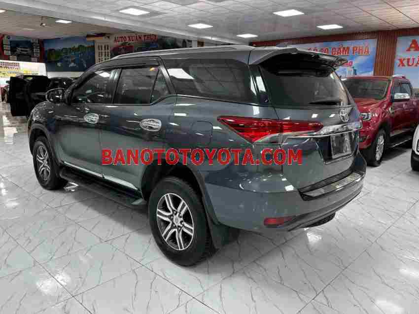 Cần bán gấp xe Toyota Fortuner 2.7V 4x2 AT năm 2016, màu Ghi, Số tự động