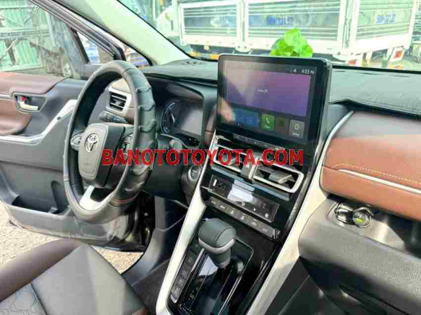 Cần bán gấp xe Toyota Innova Cross HEV 2.0 CVT năm 2024, màu Đen, Số tự động