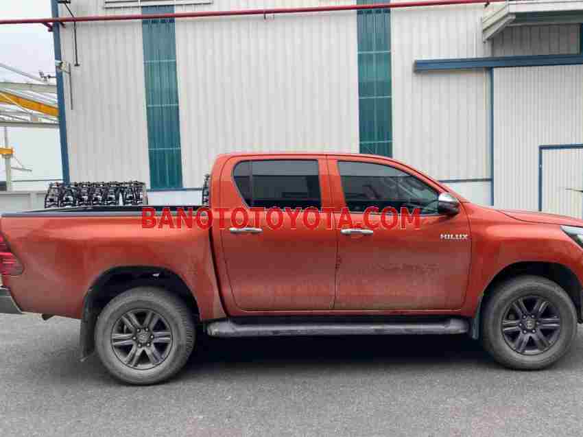 Cần bán xe Toyota Hilux 2.4L 4x2 AT màu Cam 2020