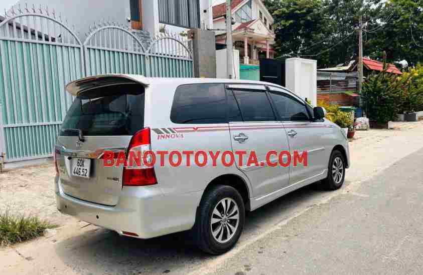 Cần bán gấp Toyota Innova 2.0E năm 2015 giá cực tốt