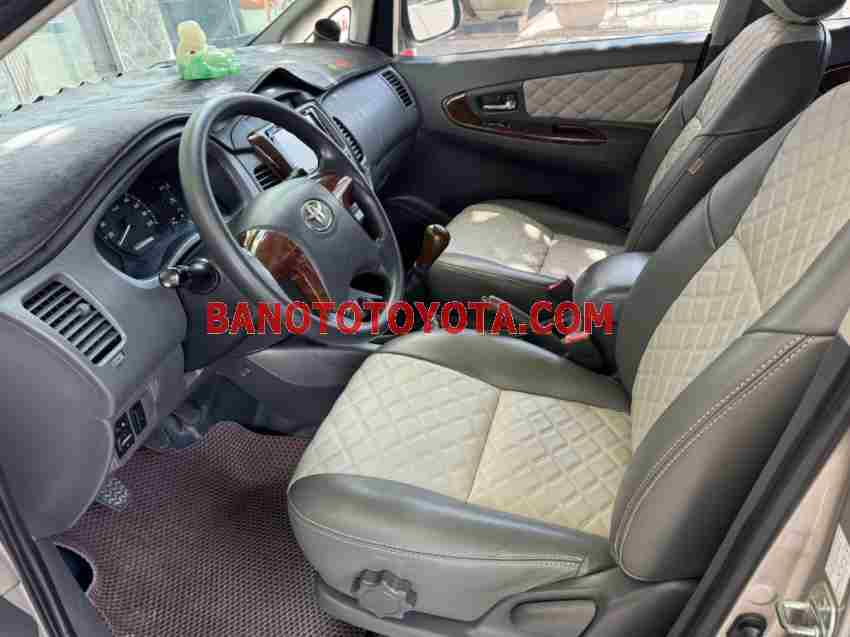 Cần bán gấp Toyota Innova 2.0E 2012 - Xe đẹp - Giá tốt