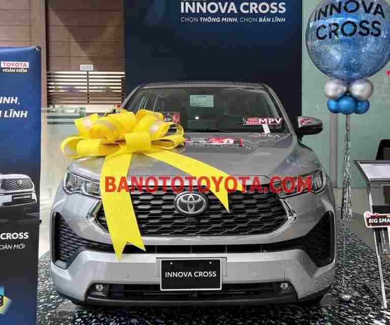 Toyota Innova Cross 2.0 CVT 2024 - Đẹp lung linh