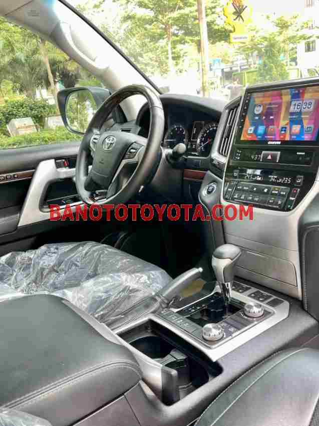 Cần bán xe Toyota Land Cruiser VX 4.6 V8 năm 2017 màu Trắng cực đẹp