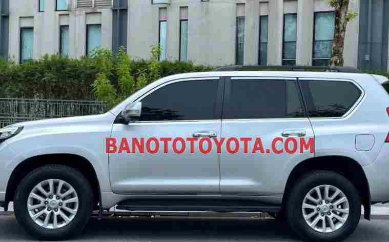 Cần bán gấp xe Toyota Prado TXL 2.7L 2016 màu Bạc