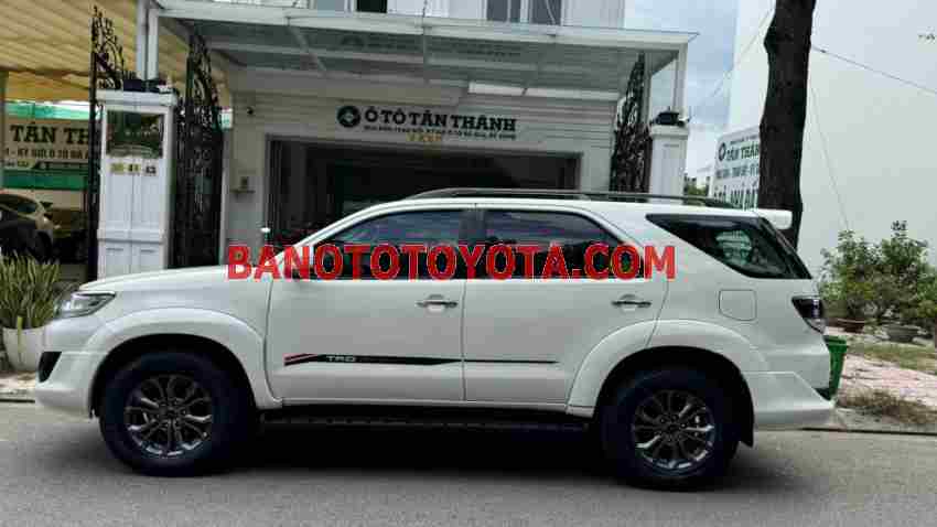 Cần bán gấp xe Toyota Fortuner TRD Sportivo 4x4 AT 2015 màu Trắng