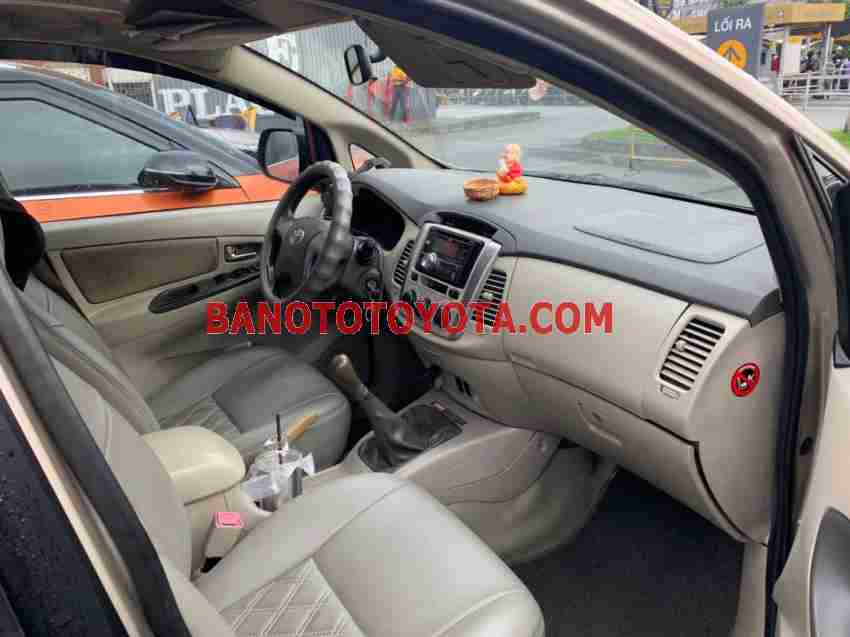 Bán xe Toyota Innova 2.0E đời 2015 - Giá tốt