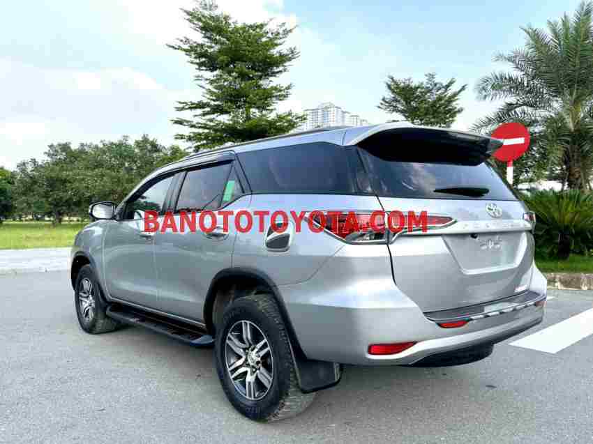 Cần bán nhanh Toyota Fortuner 2.4G 4x2 MT 2017 cực đẹp