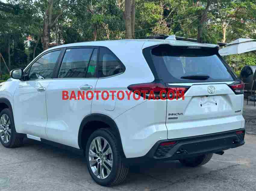 Toyota Innova Cross HEV 2.0 CVT Xe hybrid model 2024