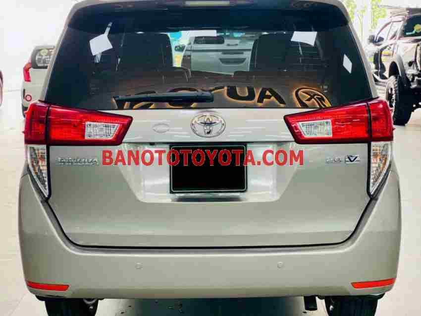 Cần bán gấp Toyota Innova 2.0V đời 2019, màu Đồng