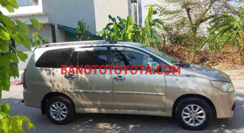 Cần bán xe Toyota Innova 2.0E đời 2014