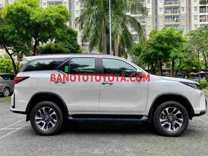 Cần bán xe Toyota Fortuner 2.4G 4x2 AT Legender năm 2021 màu Trắng cực đẹp