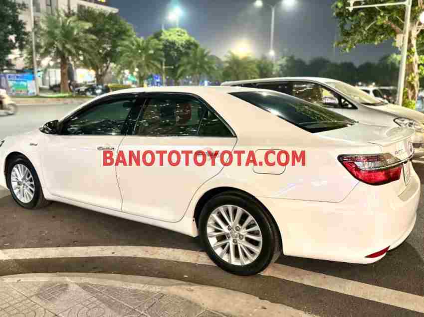 Cần bán xe Toyota Camry 2.0E màu Trắng 2018