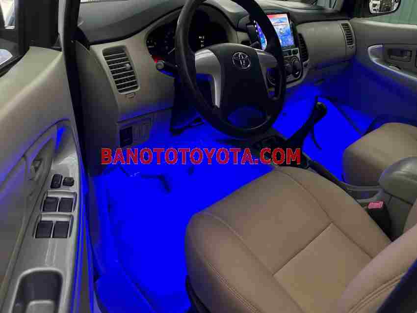 Cần bán Toyota Innova 2.0J Máy xăng 2014 màu Trắng