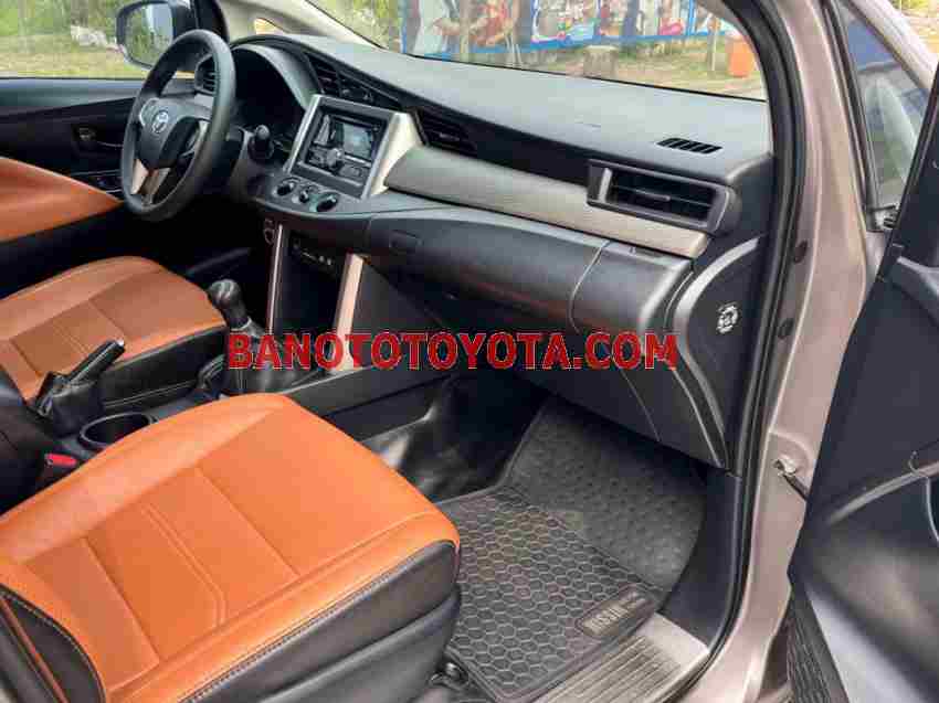 Cần bán xe Toyota Innova 2.0E đời 2016