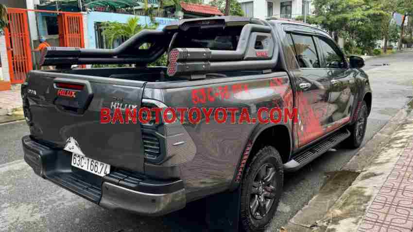 Cần bán gấp Toyota Hilux 2.4L 4x2 AT đời 2021, màu Xám