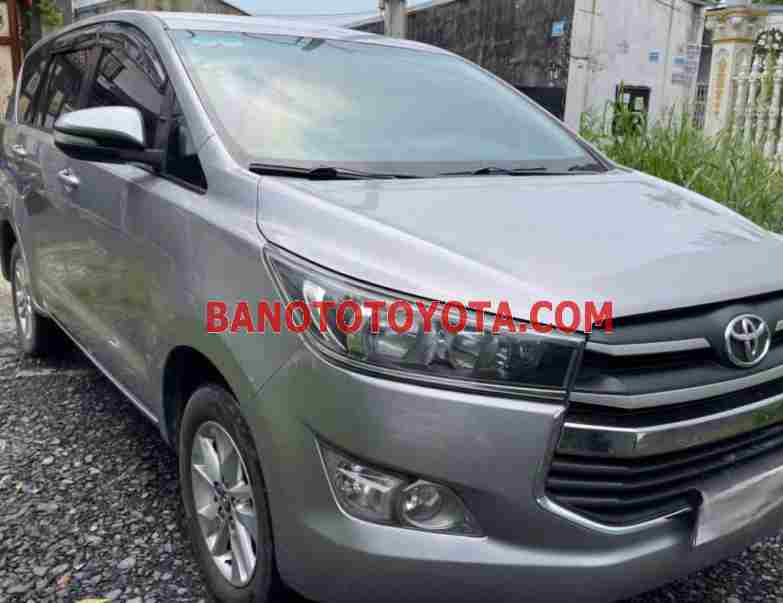 Cần bán gấp Toyota Innova 2.0E năm 2017 giá cực tốt