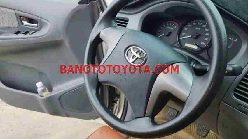 Toyota Innova 2.0E model 2013 xe chuẩn hết ý