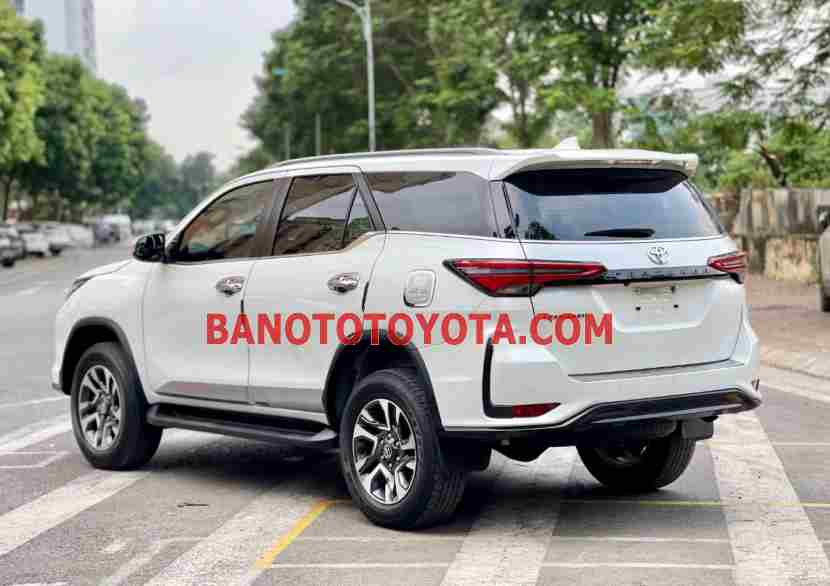 Cần bán gấp xe Toyota Fortuner Legender 2.4L 4x2 AT 2022 màu Trắng