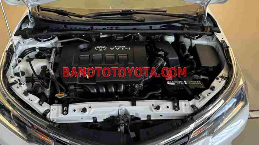 Cần bán gấp xe Toyota Corolla altis 1.8E AT 2018 màu Trắng