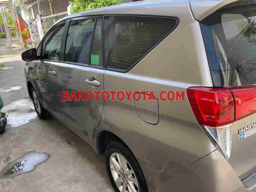 Cần bán xe Toyota Innova 2.0G màu Đồng 2019