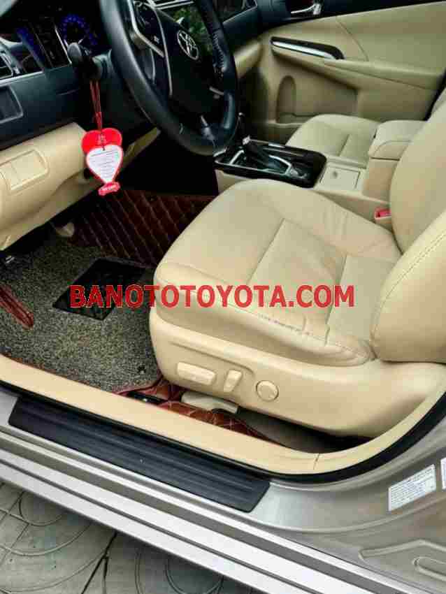 Cần bán gấp xe Toyota Camry 2.0E 2018 màu Cát