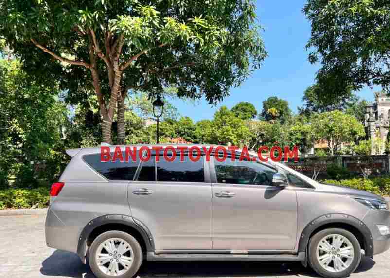 Toyota Innova 2.0V năm 2016 cần bán