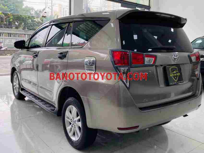 Cần bán xe Toyota Innova 2.0E màu Nâu 2019