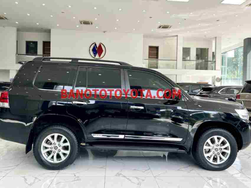 Toyota Land Cruiser VX 4.6 V8 năm 2016 cần bán