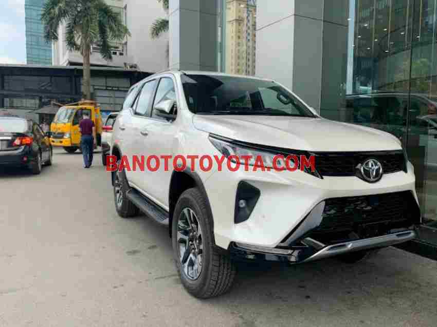 Toyota Fortuner Legender 2.4L 4x2 AT sx 2024 mới kính kong