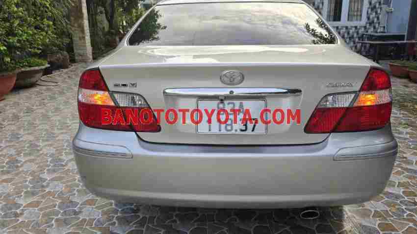 Cần bán gấp xe Toyota Camry 3.0V 2002 màu Bạc