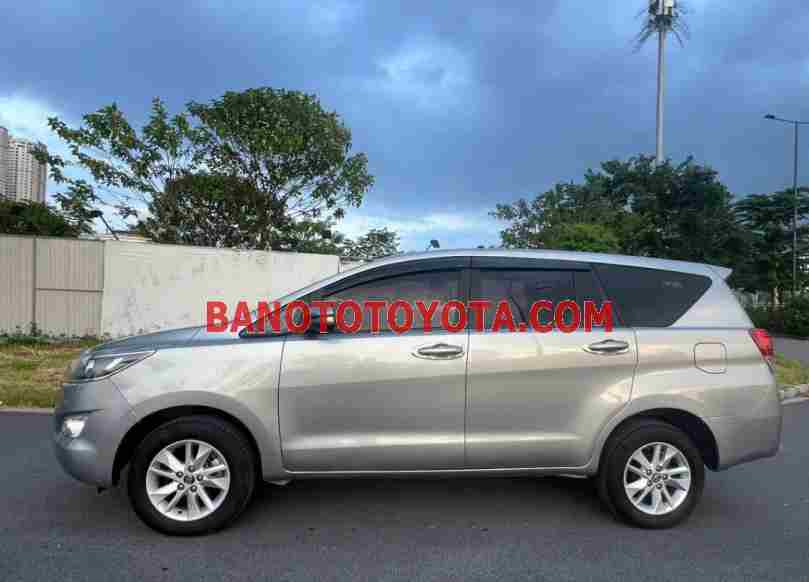 Cần bán nhanh Toyota Innova 2.0E 2017 cực đẹp