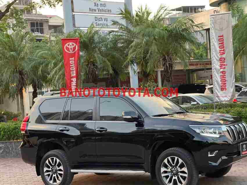 Cần bán gấp Toyota Prado VX 2.7L đời 2022, màu Đen