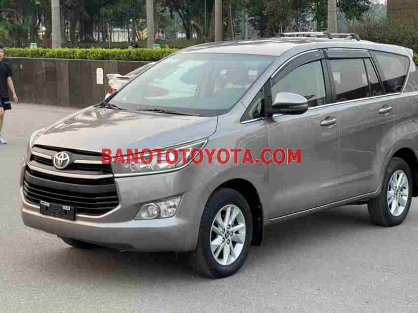 Cần bán gấp xe Toyota Innova 2.0G năm 2017, màu Bạc, Số tự động