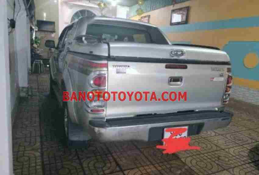 Cần bán gấp xe Toyota Hilux 3.0G 4x4 MT năm 2011, màu Bạc, Số tay