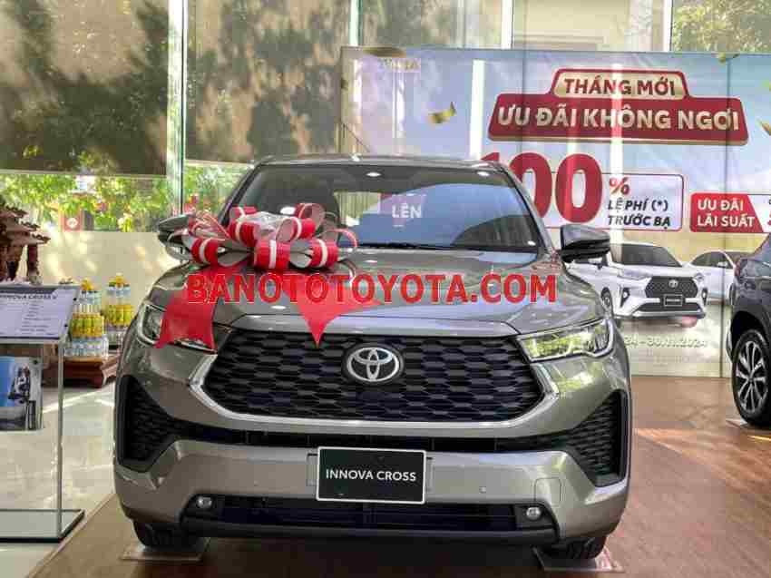 Toyota Innova Cross 2.0 CVT - đời 2024