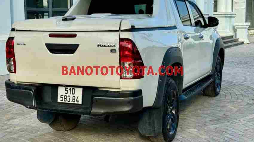 Cần bán xe Toyota Hilux 2.4L 4x2 AT màu Trắng 2021