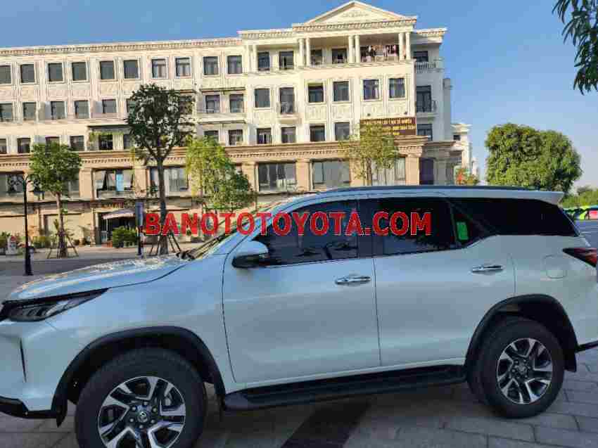 Cần bán gấp xe Toyota Fortuner Legender 2.4L 4x2 AT 2022 màu Trắng