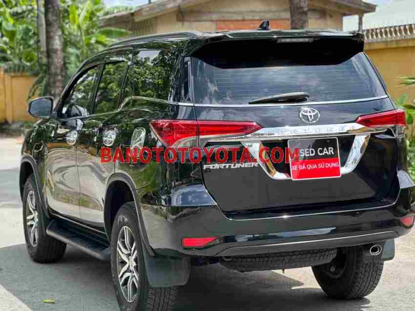 Cần bán Toyota Fortuner 2.7V 4x2 AT đời 2017