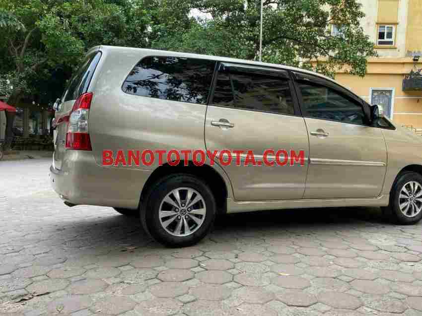 Cần bán gấp Toyota Innova 2.0E đời 2016, màu Cát