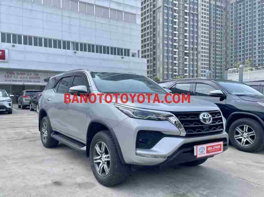 Cần bán gấp xe Toyota Fortuner 2.4G 4x2 AT 2021 màu Bạc